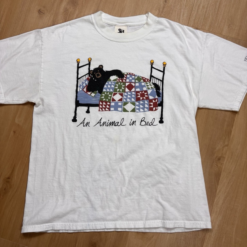 VTG An Animal In Bed Bear Tshirt Large Yellowstone Obscure Sex Funny Hatley